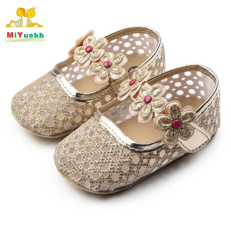 

Baby girl princess toddler shoes bow staggering princess shoes hollow first walking shoes very thin Hollow out very breathable
