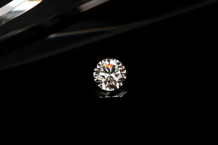 Синтетические алмазы 0.6ct натуральный камень муассант сертификат 5 мм VV1 тест на