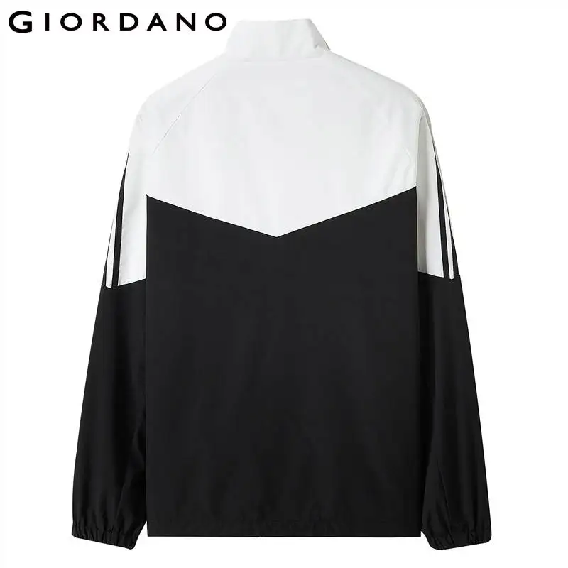 Giordano мужская спортивная ветровка с высоким воротом имеет широкий размерный ряд. |
