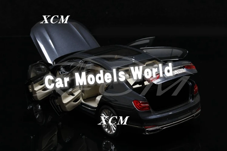 Литая модель автомобиля для всех новых 7 серий 750 Li 1:18(серый)+ маленький подарок