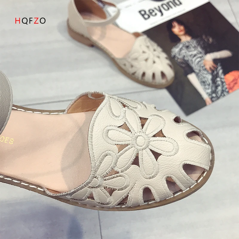 Выдалбливают Цветок дышащая женская обувь летние сандалии на плоской подошве