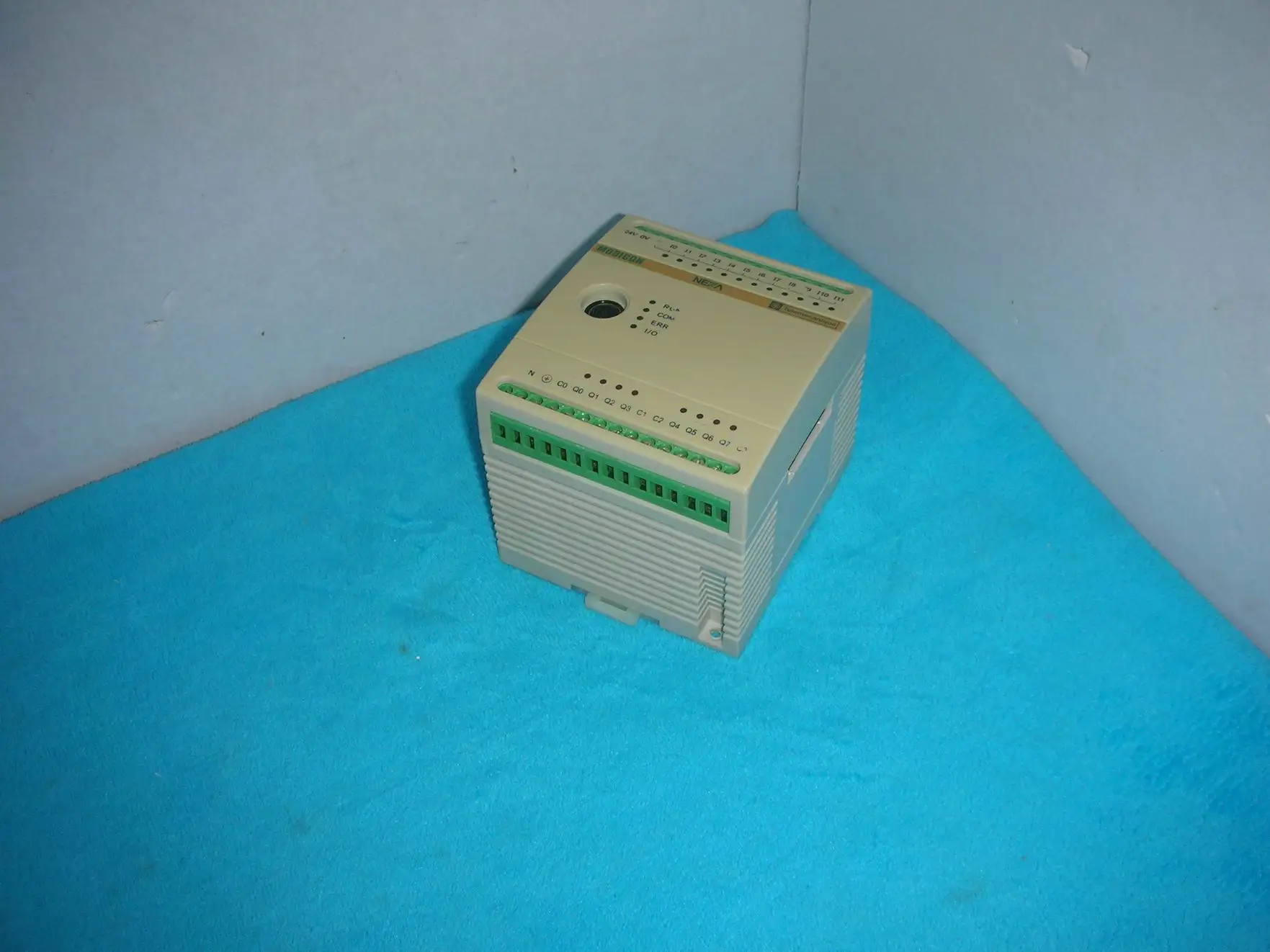 

Шнайдер TSX08CD12R8A PLC