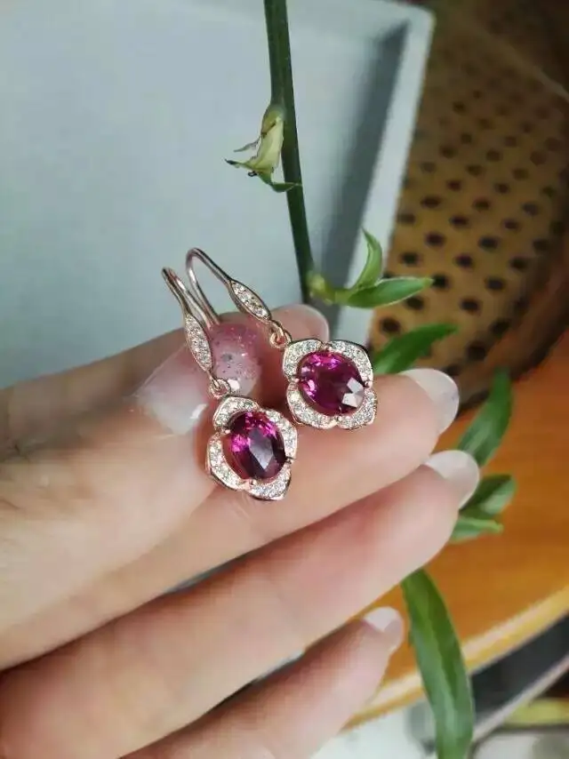 

Женские серьги-подвески из серебра 925 пробы с натуральным красным гранатом