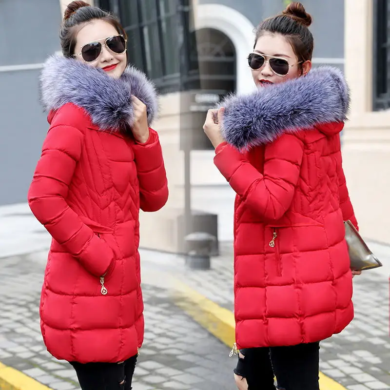 Женская куртка с воротником из искусственного меха енота черная толстая