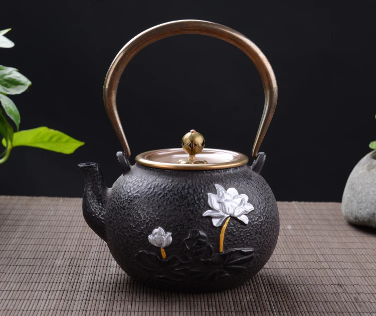 

Bergamot lotus iron pot Cooking pot Thorn paint iron pot of high-quality iron pot
