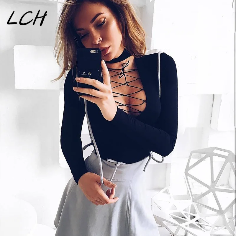 Женский облегающий сексуальный костюм черный с длинным рукавом и треугольным