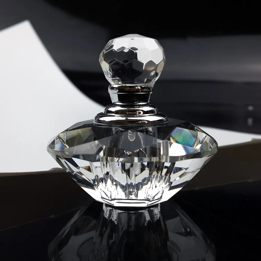 

Diamond Shaped Crystal Perfume Bottle Refillable Perfume Bottle 3ML