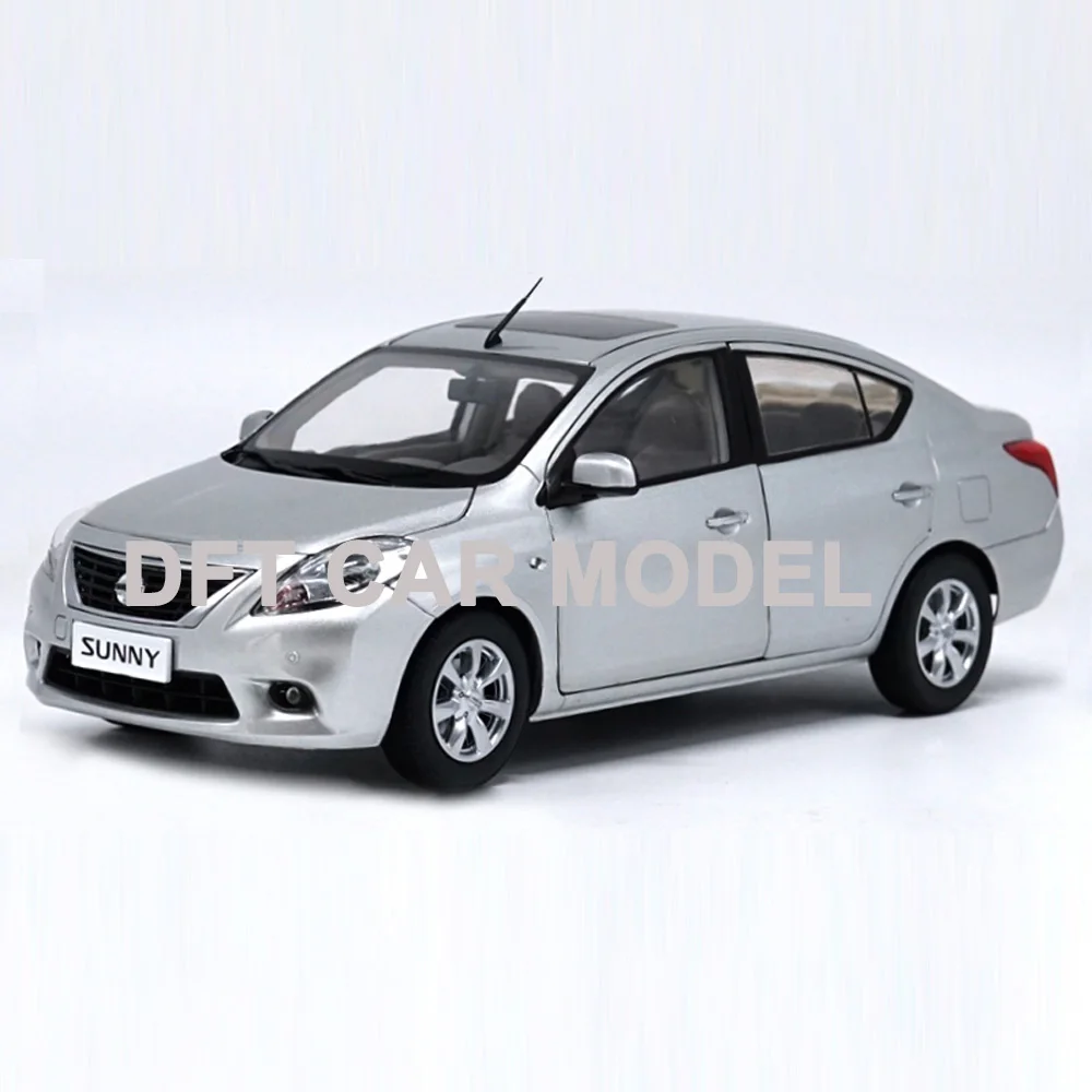 Литой под давлением масштаб 1:18 Sunny/Versa автомобиль литой модельный автомобиль игрушка в коробке для подарка/коллекции/детей/украшения - Цвет: B