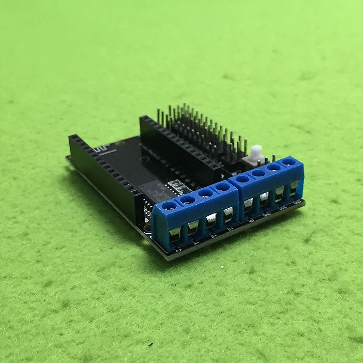 ESP8266 WiFi Плата расширения двигателя L293D ESP12E Lua применяет вещи умный автомобиль |