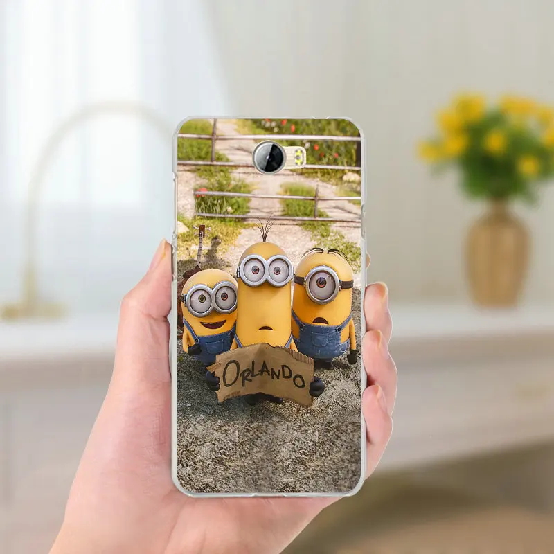 С капюшоном и с миньонами желтого цвета из мультфильма мягкие силиконовые чехлы