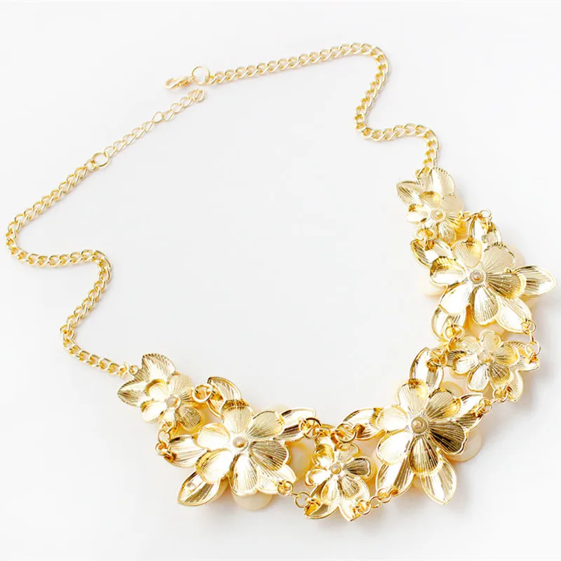 

F&U New 2016 Spring Fashion Show Statement Necklace Summer Crystal Acrylic Flower Gold Leaf Banana Style Collar Necklace