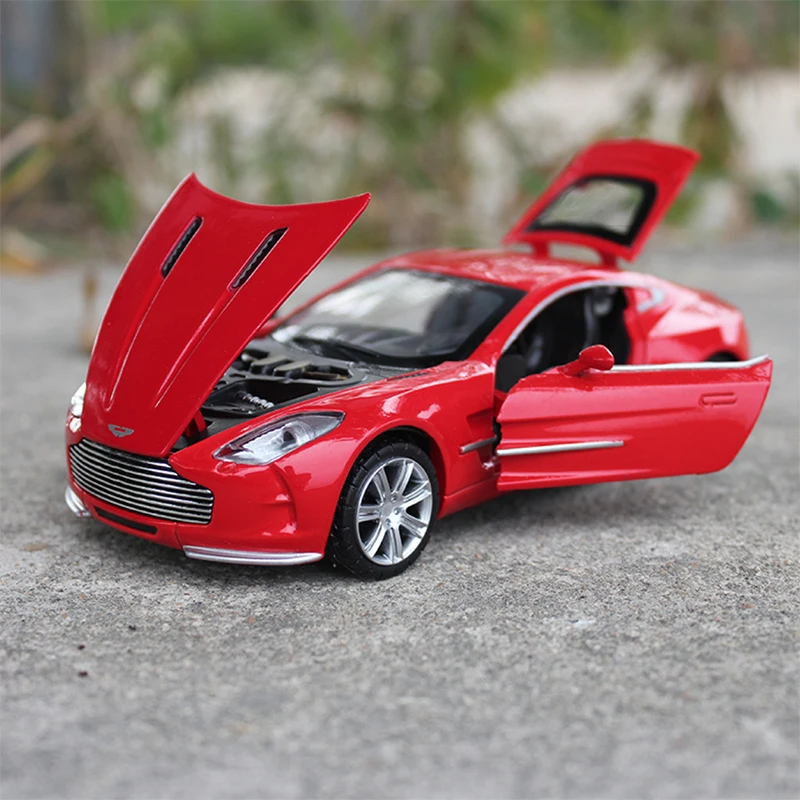 Модель автомобиля из сплава Aston с выдвижным звуком и светильник 1:32 детские