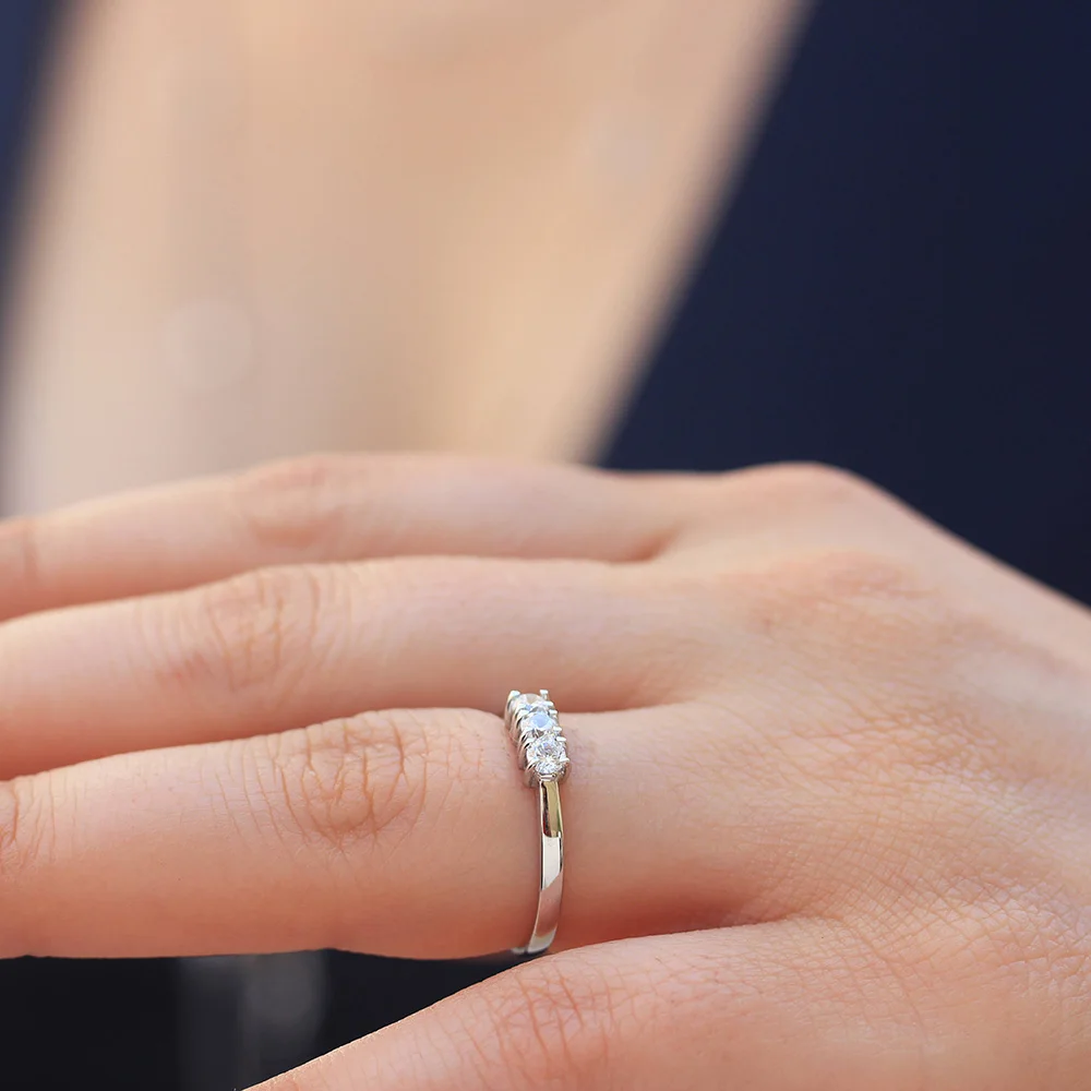 Серебряное и 18K белое золото круглое кольцо 0 6ct F цветное моиссанитовое