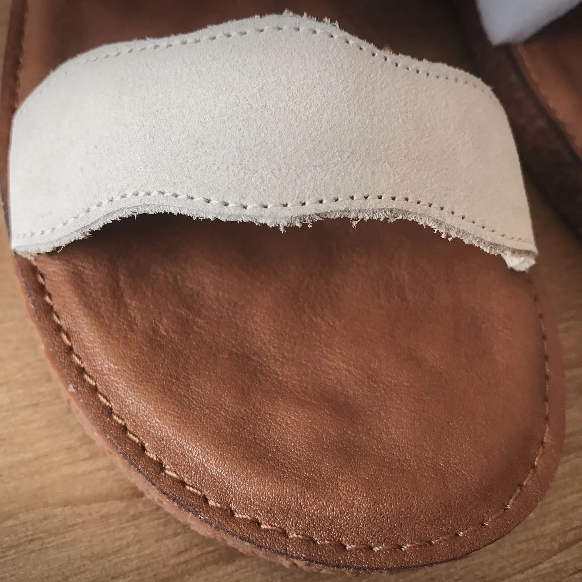 Женские сандалии на плоской подошве с бусинами пляжные шлепанцы цвета слоновой