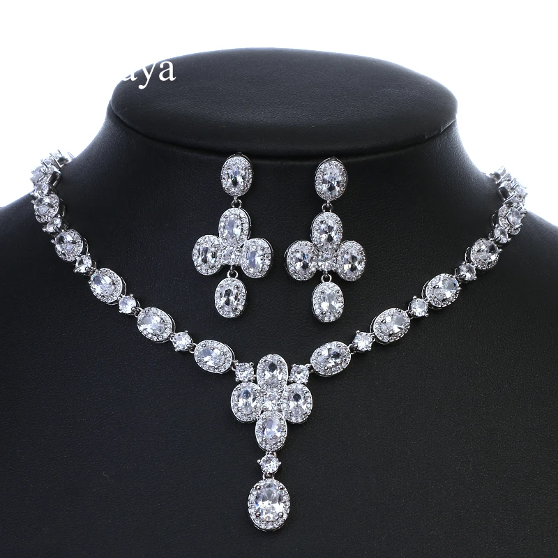 Комплект из колье и серёг с фианитами | Украшения аксессуары