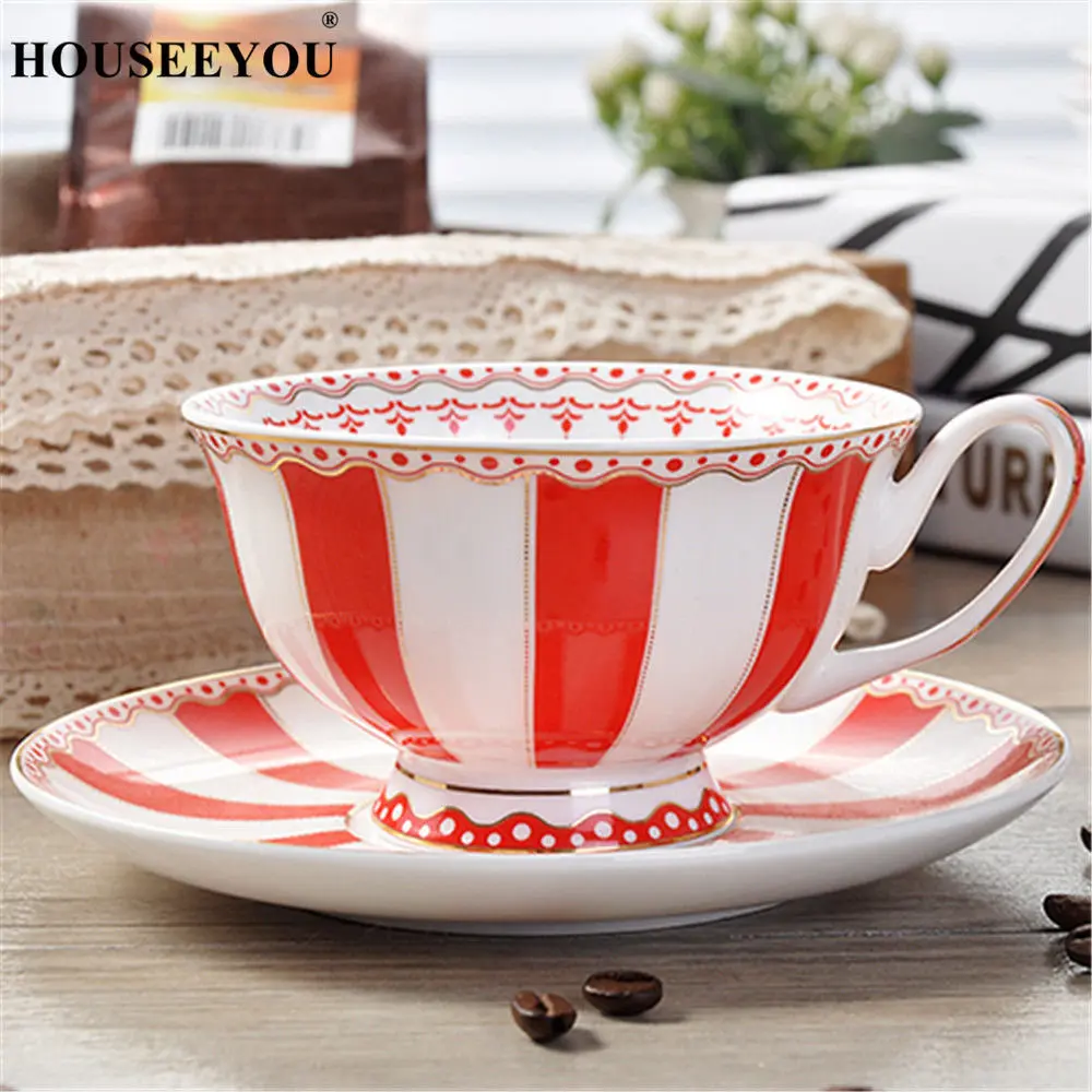 red HOUSEEYOU, европейская Радужная чашка из костяного фарфора, кофейная чашка, чайные чашки, блюдце, набор, креативная керамическая чашка, Современная фарфоровая чашка для чая на День святого Валентина - Цвет: red