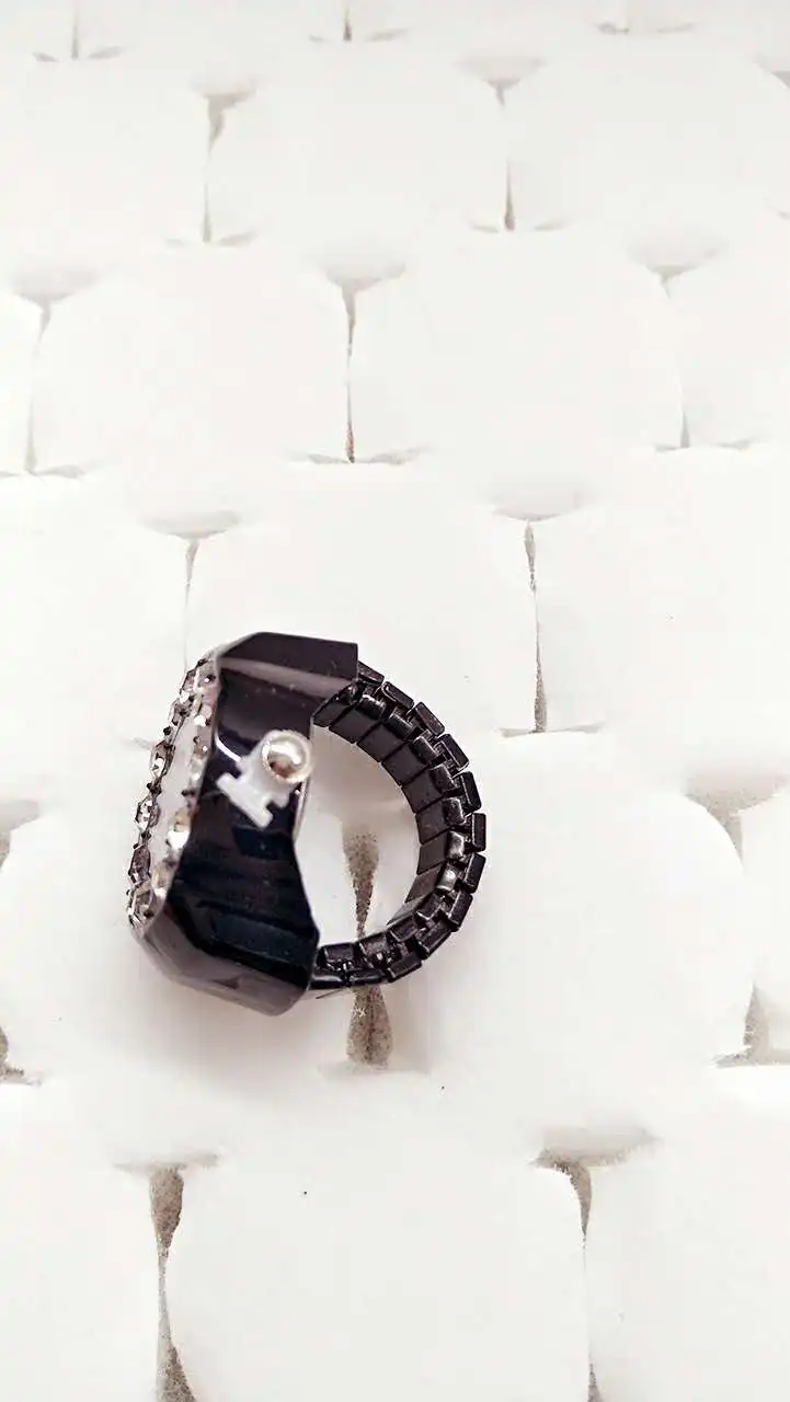 

2020 rhinestone Black steel belt spring Arabic numeral quartz woman and girl GIFT ring watches JUUH53