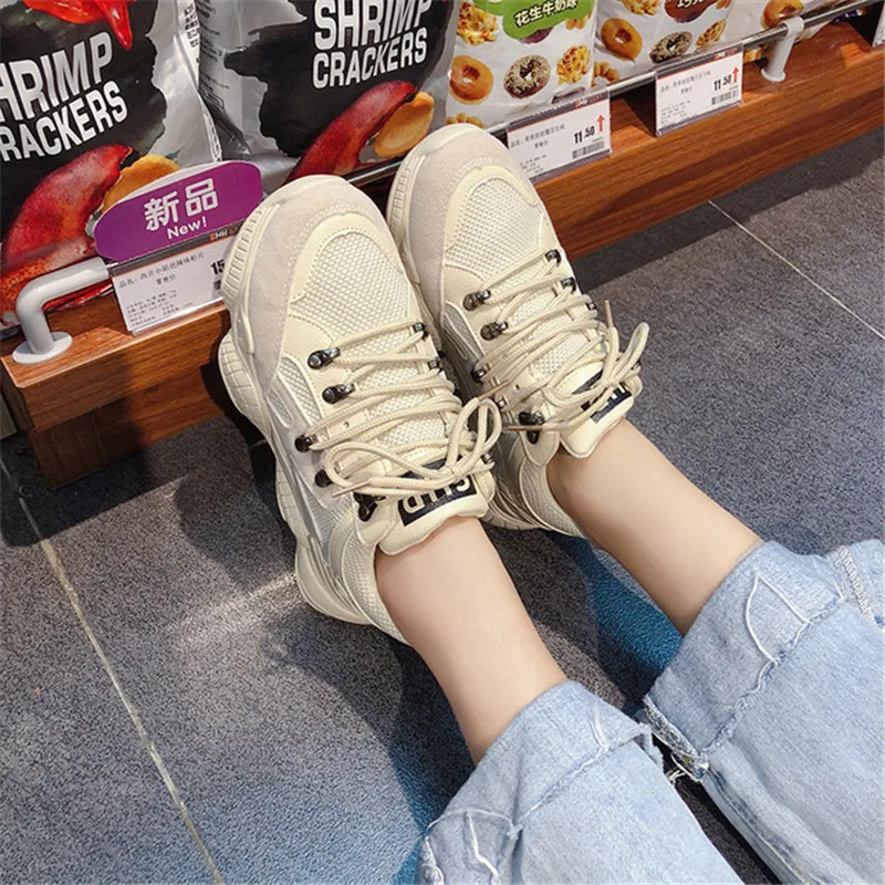 Повседневная обувь женские кроссовки на не сужающемся книзу массивном каблуке