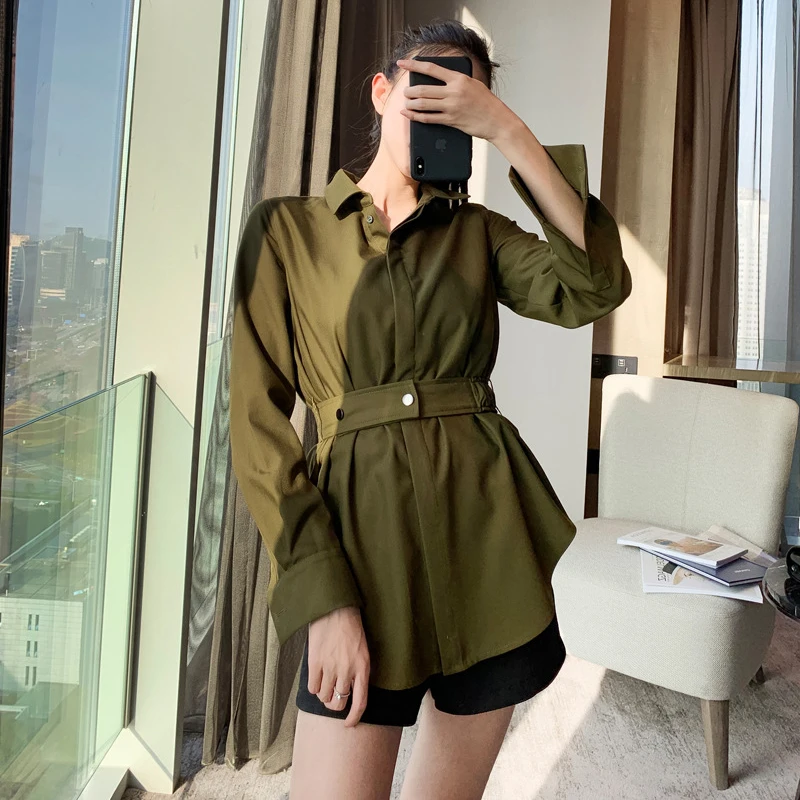 TWOTWINSTYLE Корейская туника с длинным рукавом Женская блузка с отворотом и поясом черная рубашка Женская Повседневная Весенняя модная одежда Новинка