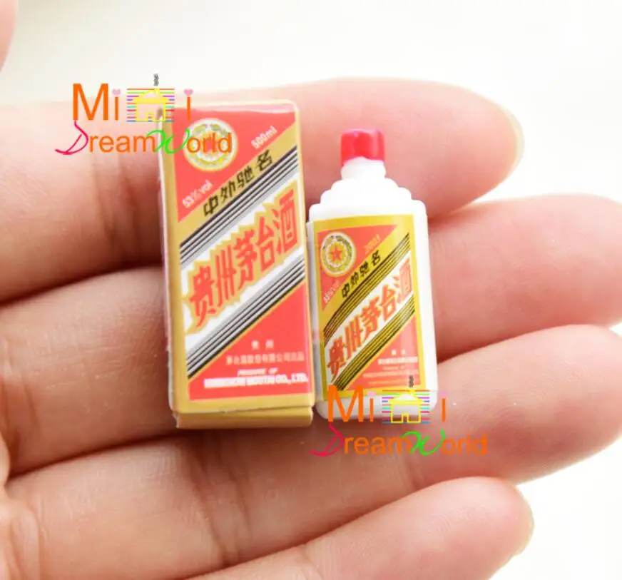 maotai with box 1:12 Кукольный домик Миниатюрная игрушка китайский Известный вино Wuliangye - Цвет: maotai with box
