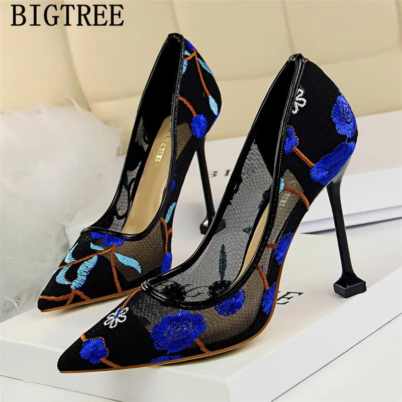 Туфли под платье женские Bigtree обувь с кружевом и вышивкой черные Фетиш насосы на