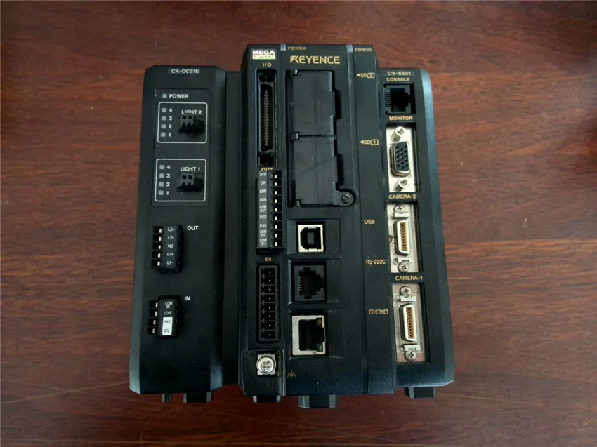 

CV-5002 machine vision controller with CA-DC20E light controller