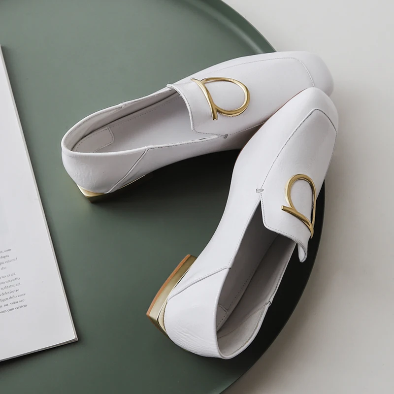 Женские туфли на плоской подошве с лакированной кожи без застежек застежки