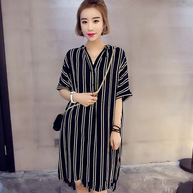 Шифоновое элегантное платье большого размера в полоску с коротким рукавом