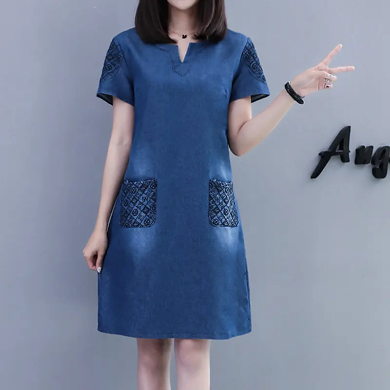 Женское джинсовое платье с вышивкой повседневное синее большого размера