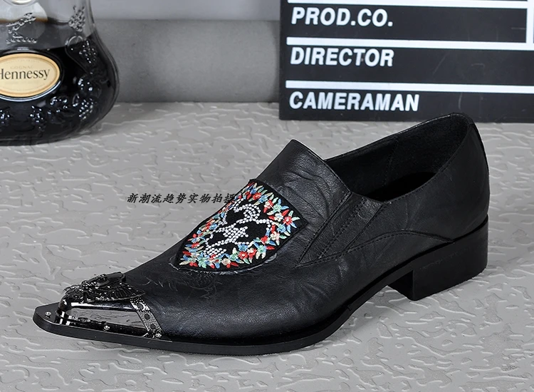 Мужские туфли-оксфорды из натуральной кожи с острым носком и вышивкой | Обувь