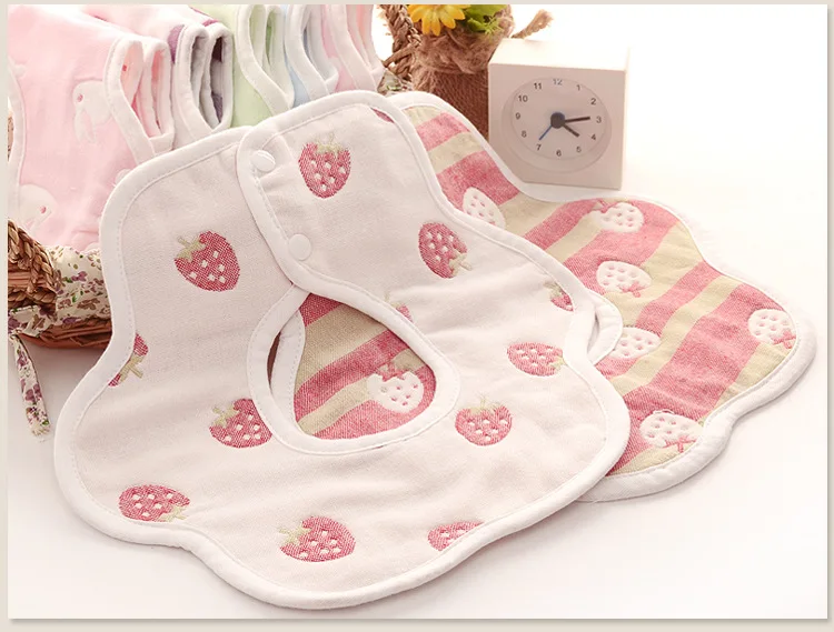 Слюнявчик хлопковый непромокаемый с мультяшным рисунком для малышей 0-3 лет милые