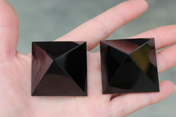 

2Natura obsidianl quartz crystal pyramid POINT HEALING