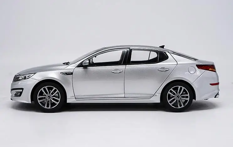 Высокая имитация KIA K5, оригинальная усовершенствованная коллекция моделей 1: 18 игрушечных автомобилей из сплава, литая металлическая модель автомобиля