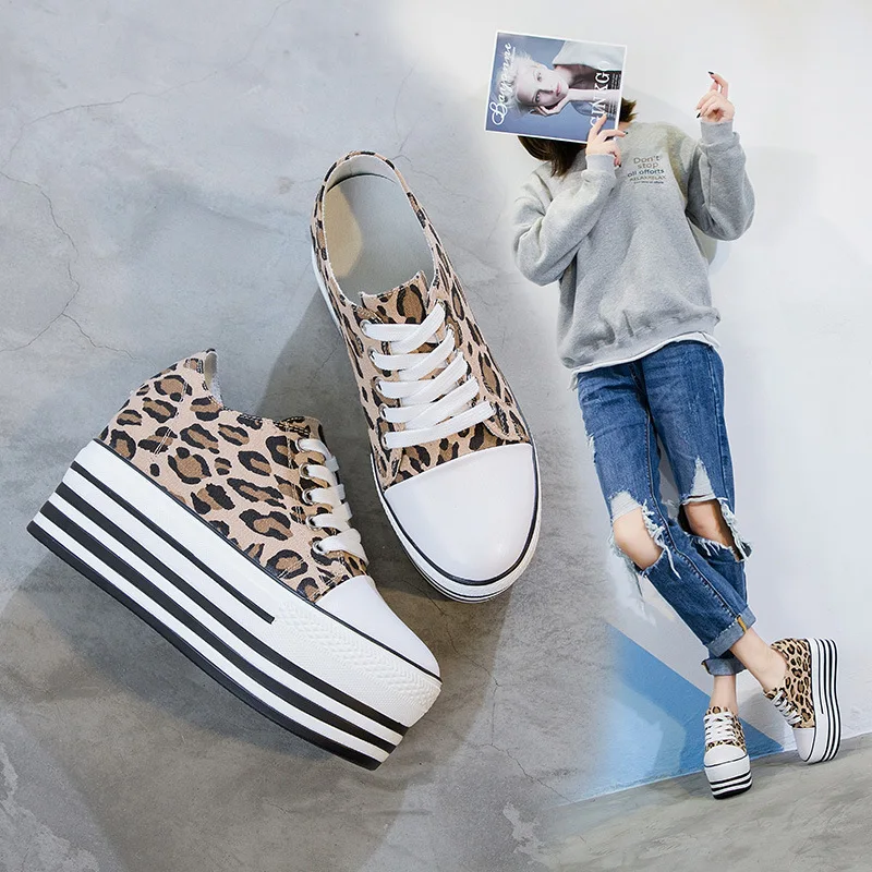 Новинка Стильные кроссовки Женская спортивная обувь на танкетке с леопардовым
