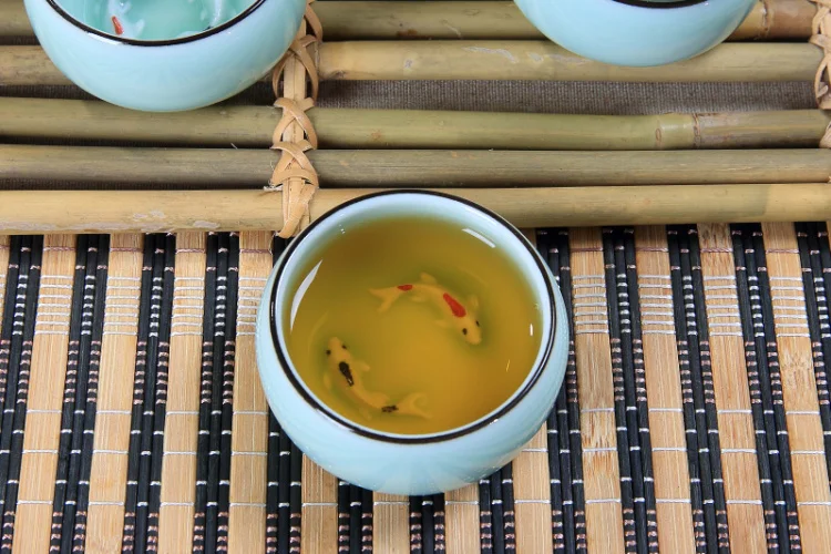 Декоративно-прикладное искусство керамики чашек Longquan celadon цветная чашка с карпом