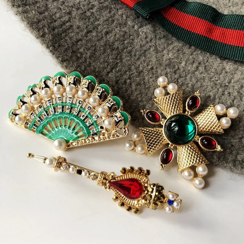 

Sweet Fan Crown Cross Brooches For Women Vintage Decoration Pins