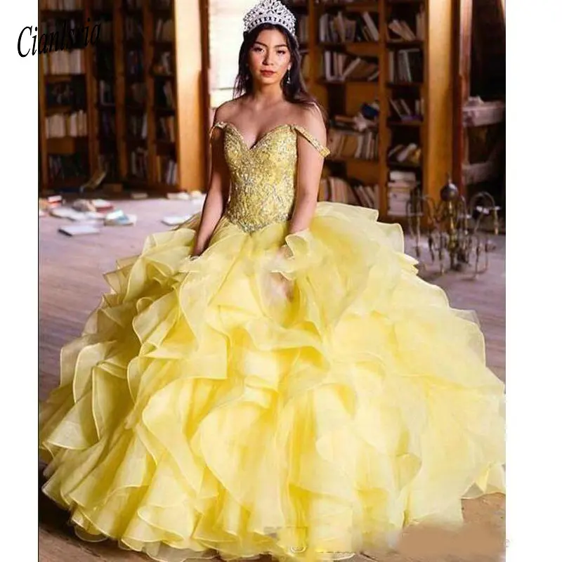 Фото Гламурные желтые платья Quinceanera с открытыми плечами юбка аппликацией из бисера и