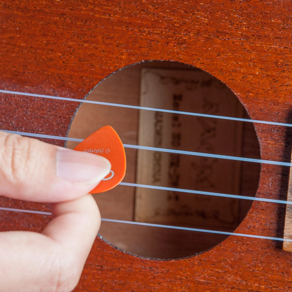 

NAOMI Guitar Picks 50pcs Acoustic Electric Guitar Picks Plectrums + Pick Case Assorted Random Thickness Guitar Parts Accessories