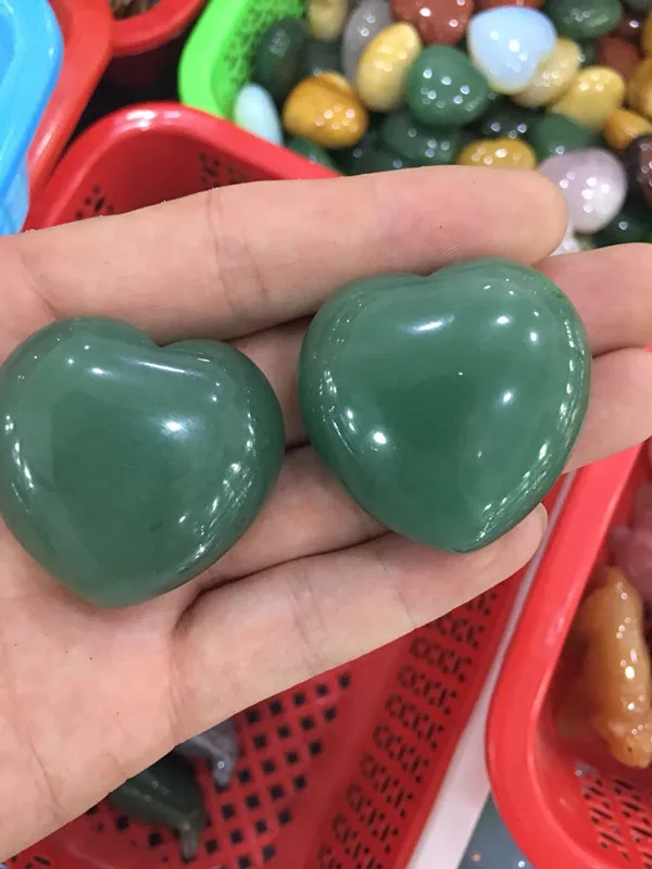 

New fashion natural green dongling crystal heart stone heart, the best gift between friends