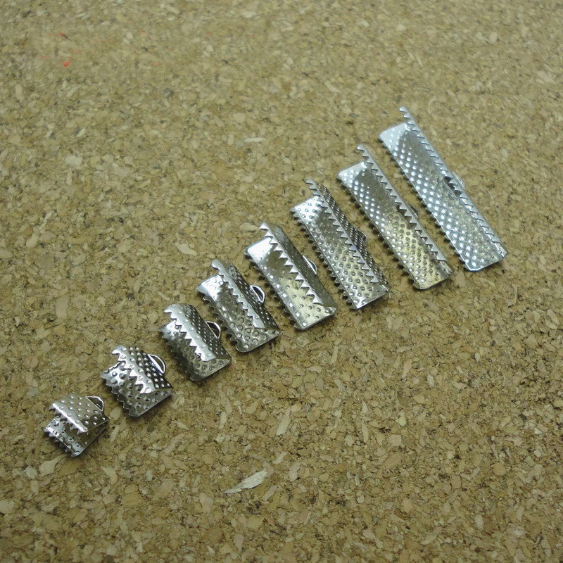 Женские кожаные шнуры 30 мм с родиевым покрытием текстурированными наконечниками