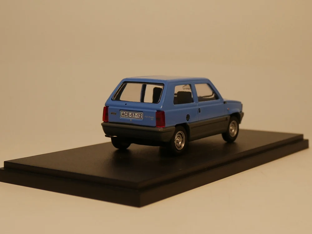 Модель автомобиля ist 1:43 fia t panda I из сплава игрушки для детей модель оригинальная