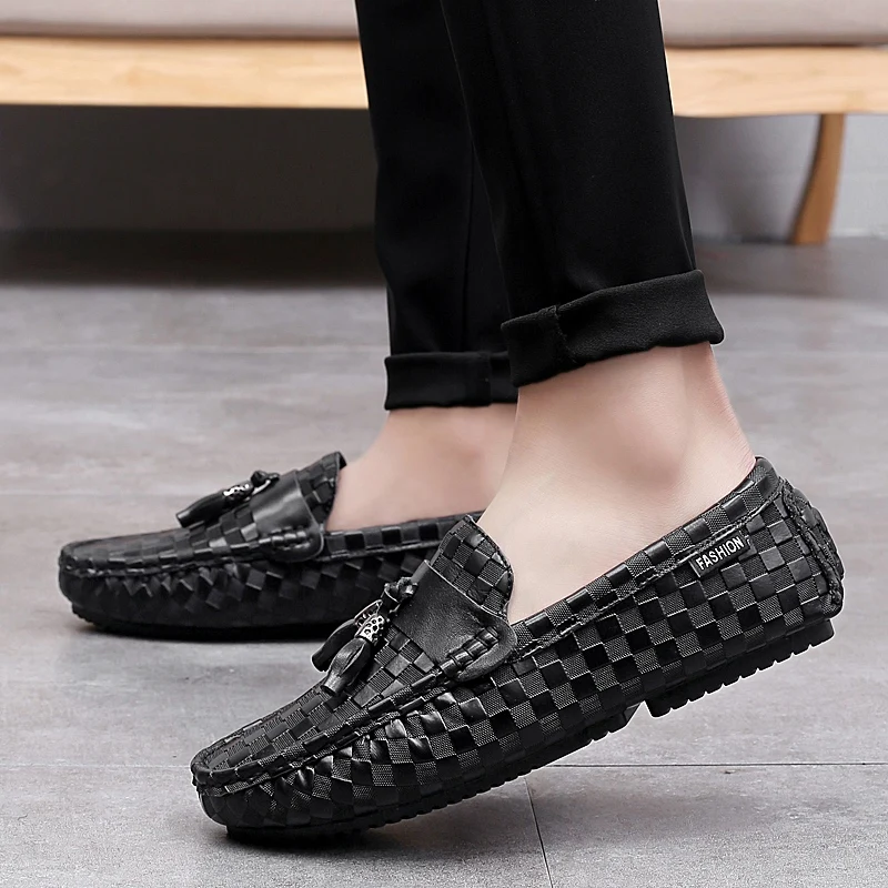

ALCUBIEREE Men Casual Moccasins Tassel Loafers Fashion Embossing Boat Shoes Male Slip-On Breathable Driving Shoes Men Footwear