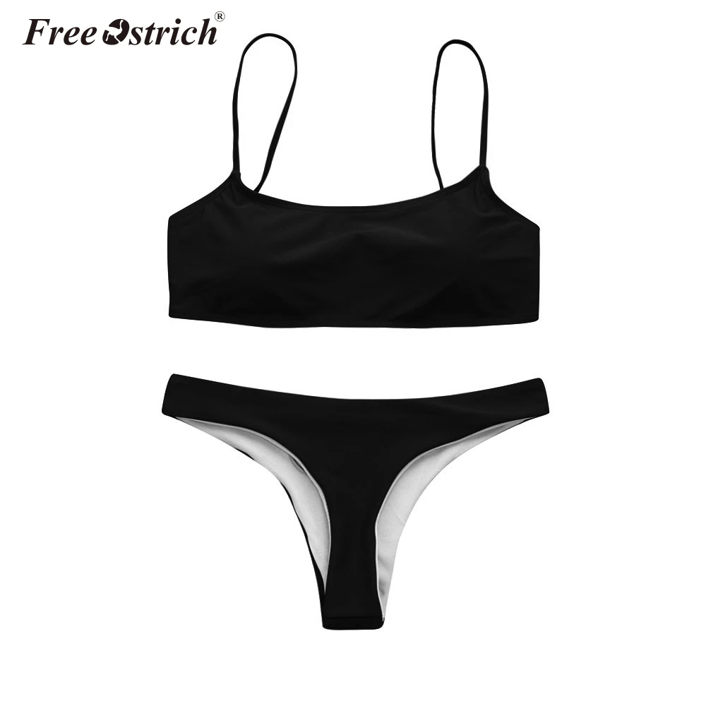 Комплект женского нижнего белья из трусиков и бюстгальтера с треугольной