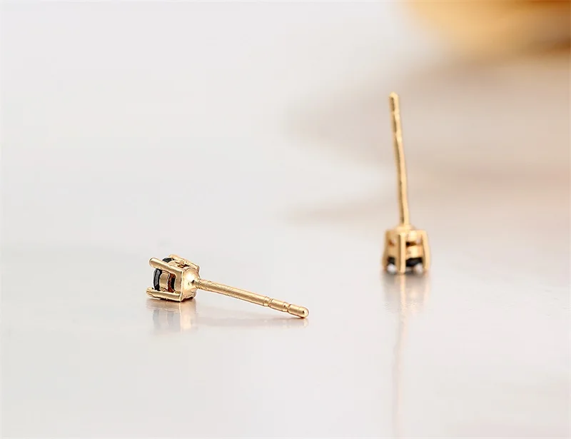 Милые маленькие серьги-гвоздики желтого и золотого цвета с четырьмя круглыми