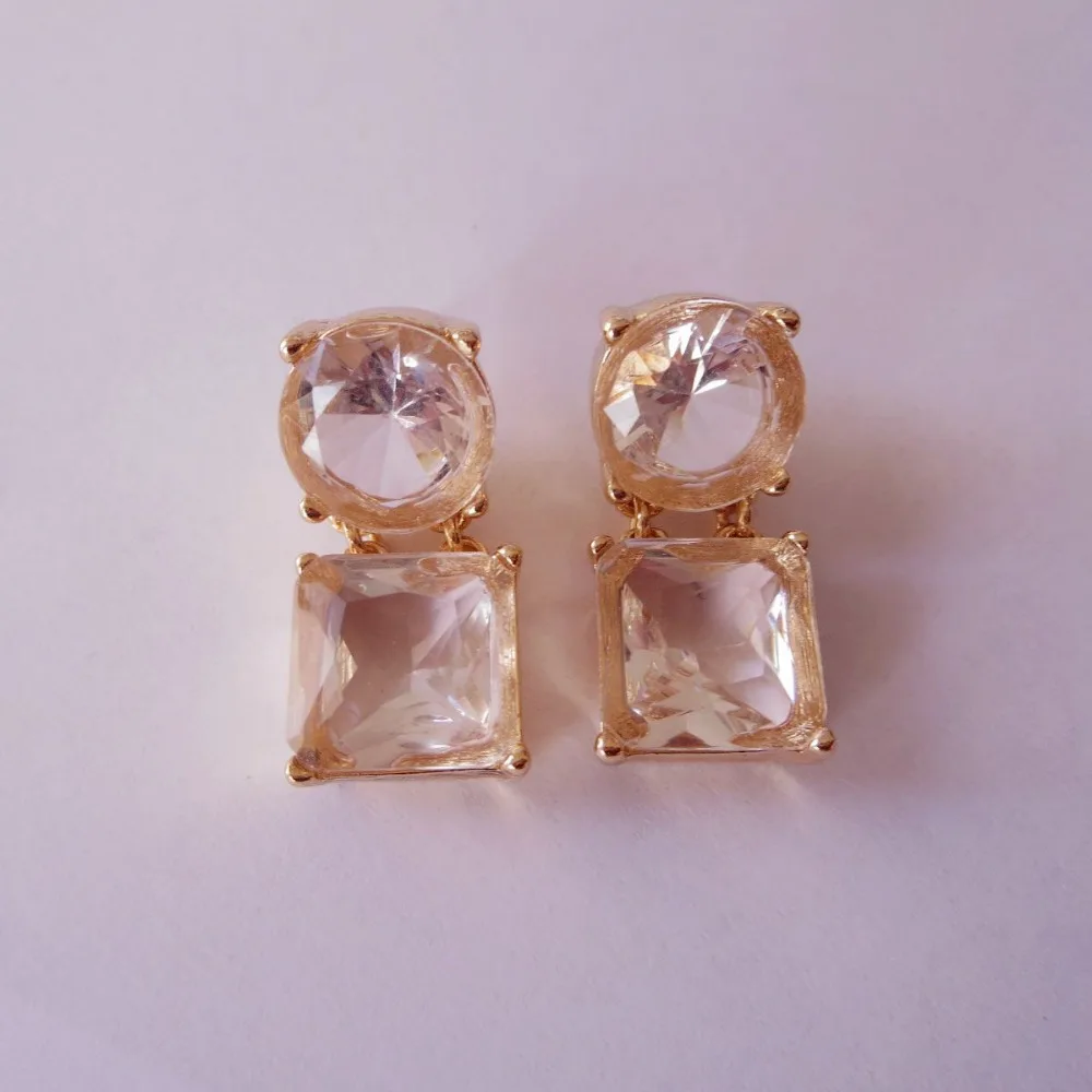 Квадратные круглые серьги гвоздики из стекла и камня современные ювелирные