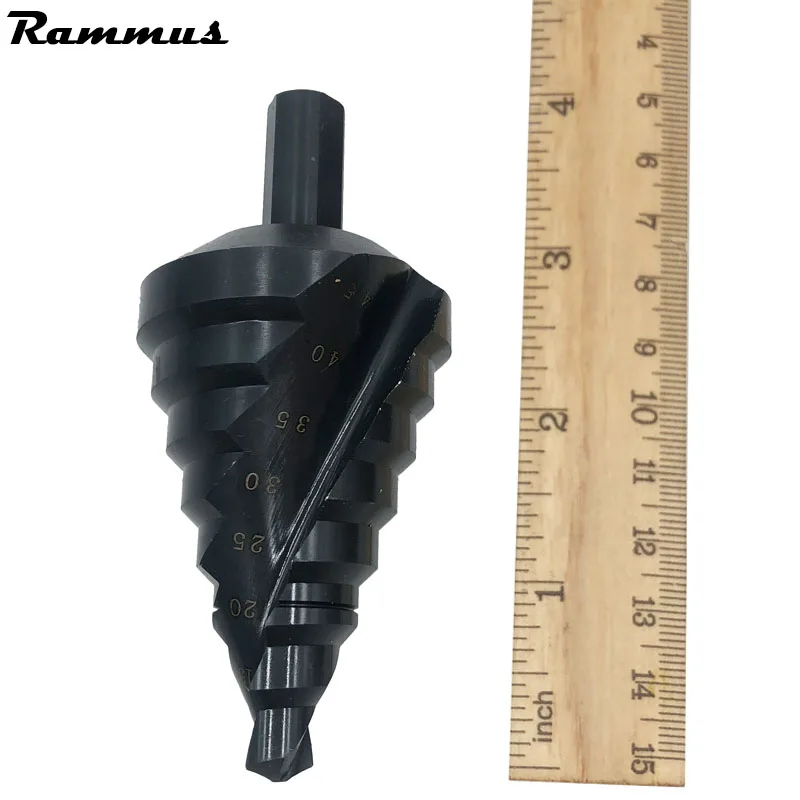 Комплект сверл по металлу лестничного типа HSS с нитридным покрытием диаметром от 10 до 45 мм для работы с древесиной.