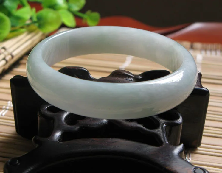 Royal moist and translucent stone bracelet edge flagship store natural ice kinds of jade treasures handed down female models |