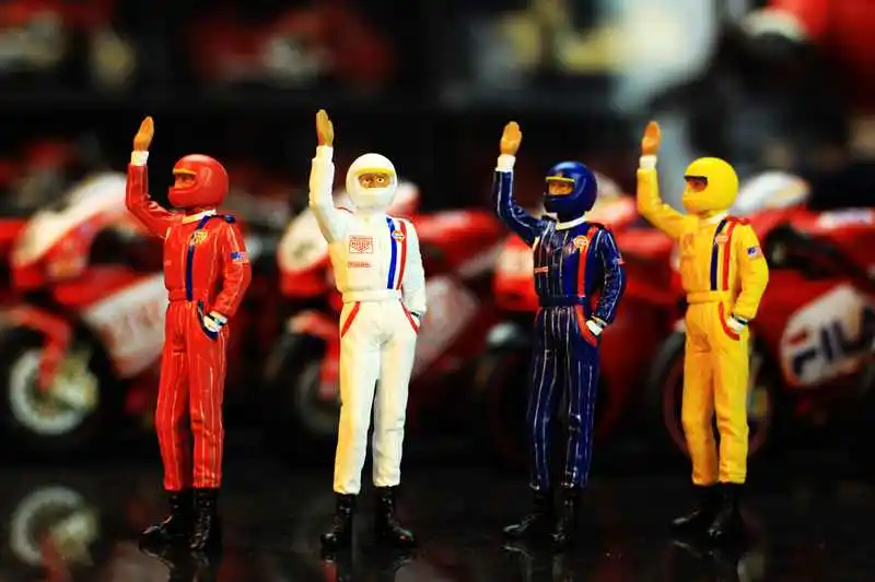 

1:18resin figure RonnieePetersonn With Helmet ornament secne decration