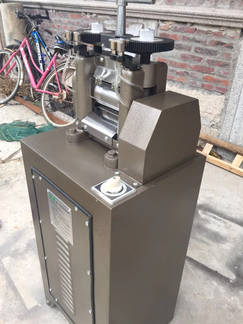

Electric rolling mill jewlery rolling mill gold rolling mill 220V/1.5P jewelry making equipment