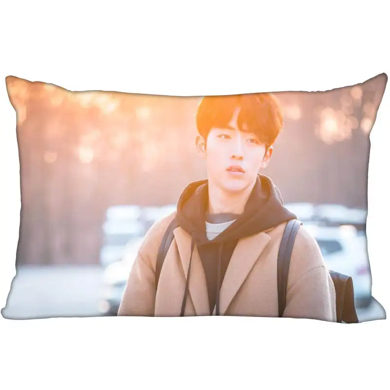 Новое поступление наволочка Nam Joo Hyuk сатиновая 35x45 см (одна сторона) с принтом цвет